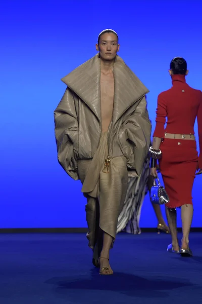 Look 18